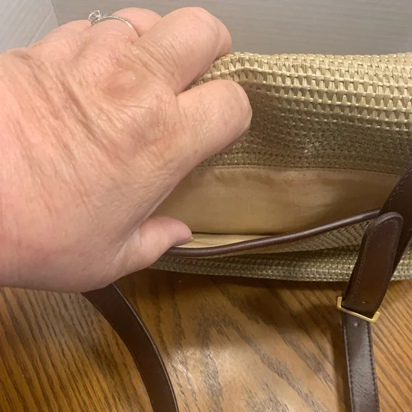 New Old Stock Etienne Aigner Shoulder Bag has tag and key ring Tan - Picture 8 of 15